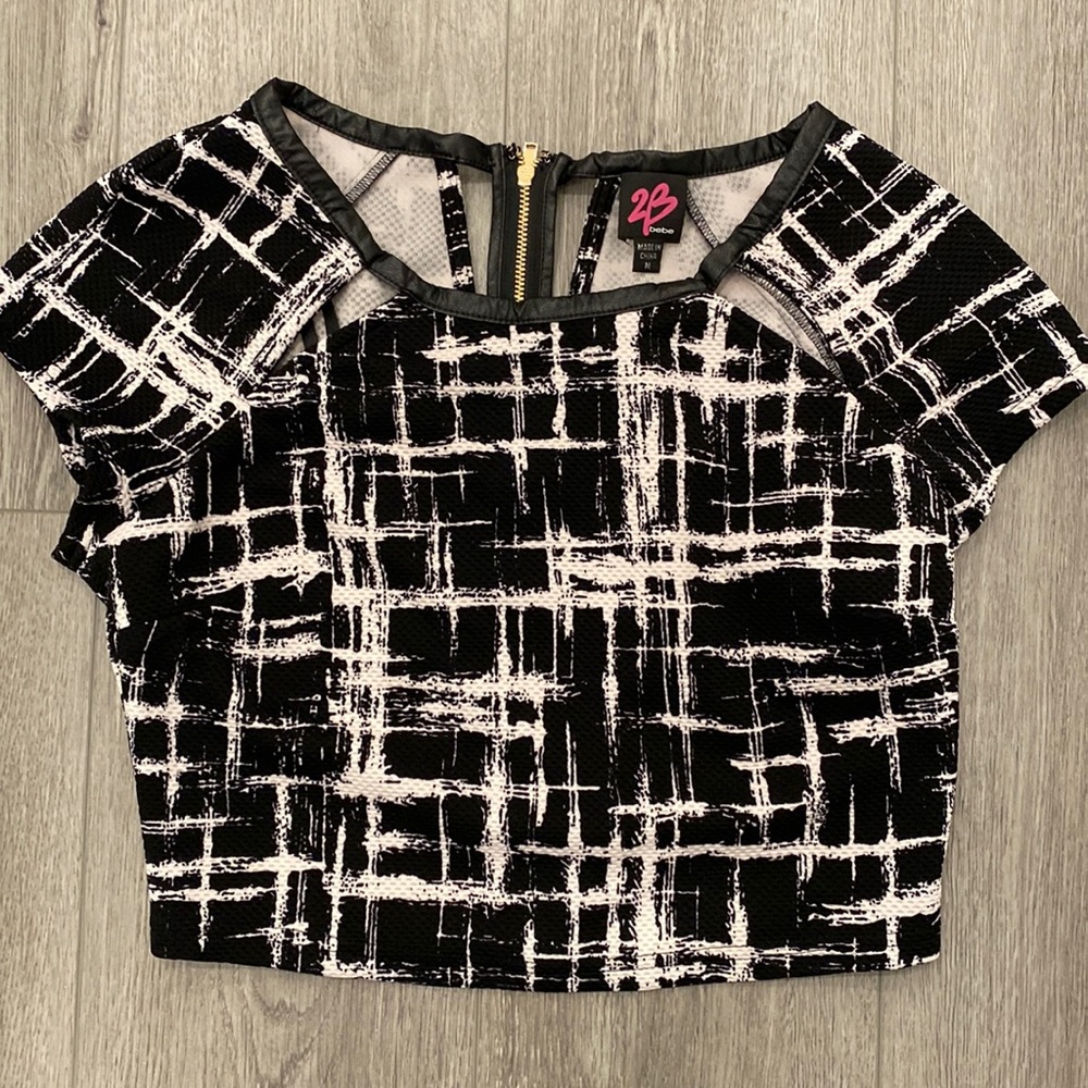Bebe 2B - Black and White Print Cut Out Top - Size Medium